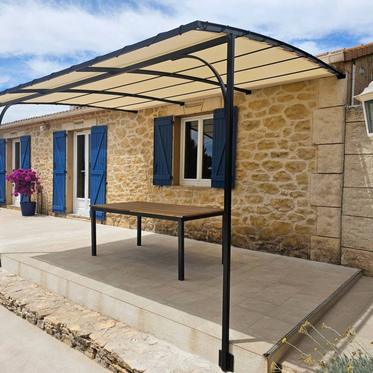 Pergola avec toile déportée